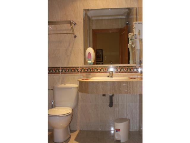 בנאוונטה Hostal Castilla מראה חיצוני תמונה