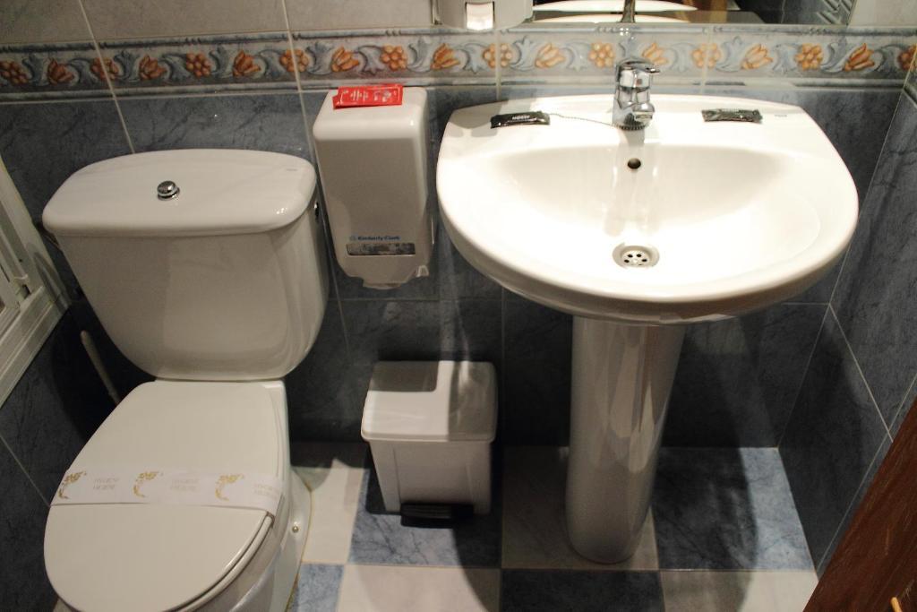 בנאוונטה Hostal Castilla מראה חיצוני תמונה