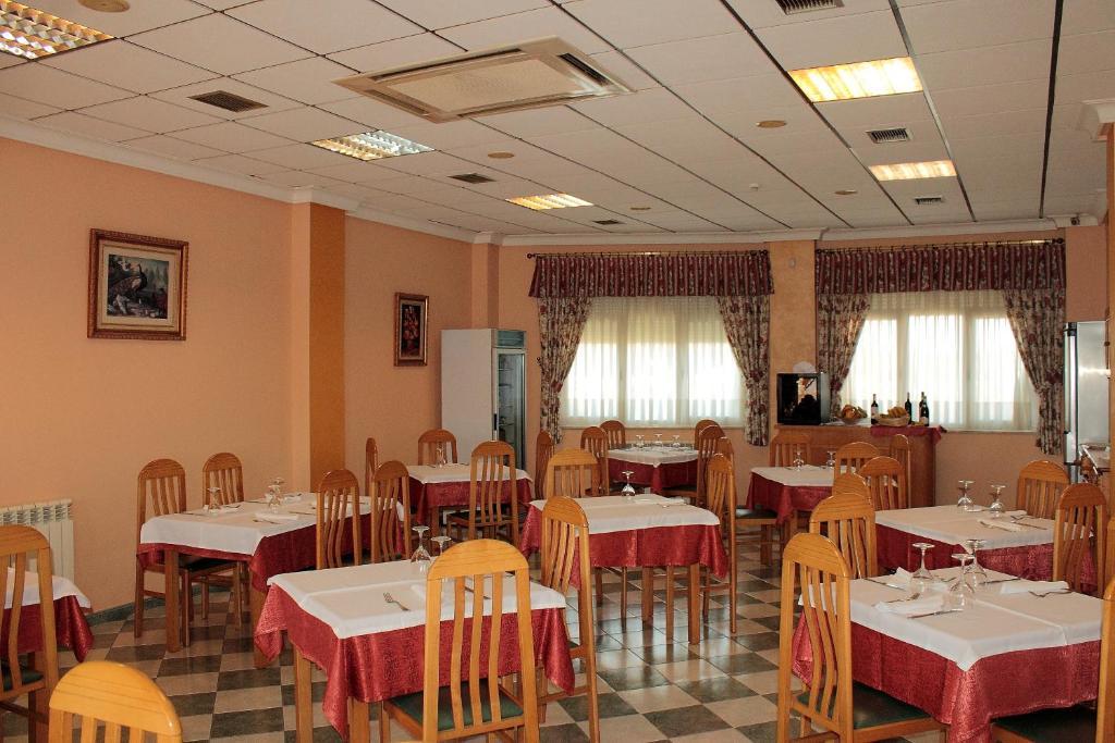 בנאוונטה Hostal Castilla מראה חיצוני תמונה