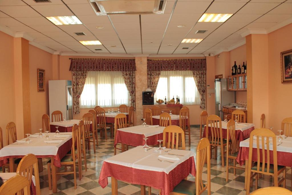 בנאוונטה Hostal Castilla מראה חיצוני תמונה