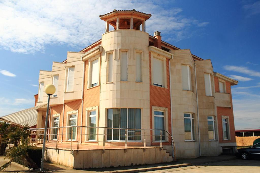 בנאוונטה Hostal Castilla מראה חיצוני תמונה
