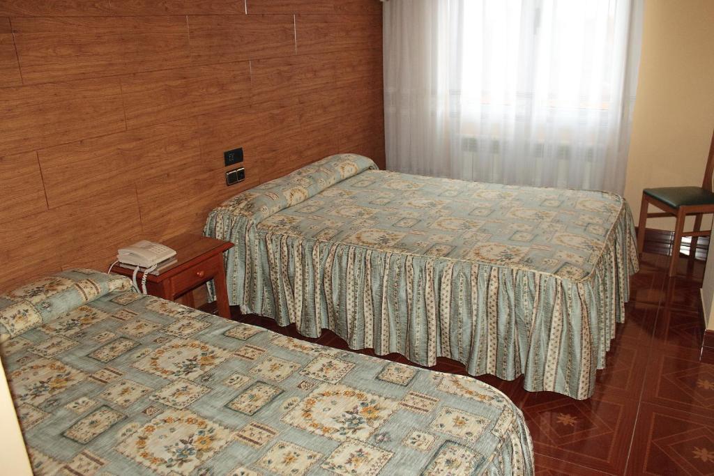 בנאוונטה Hostal Castilla מראה חיצוני תמונה