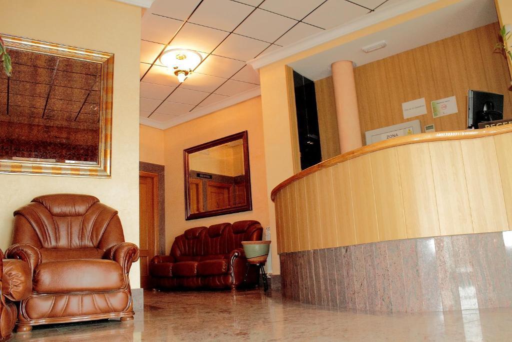בנאוונטה Hostal Castilla מראה חיצוני תמונה