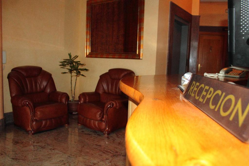 בנאוונטה Hostal Castilla מראה חיצוני תמונה